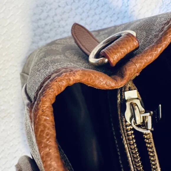 👜 Coach Savannah Small Carryall • Signature Canvas • Used• Classic Crossbody - Picture 3 of 13